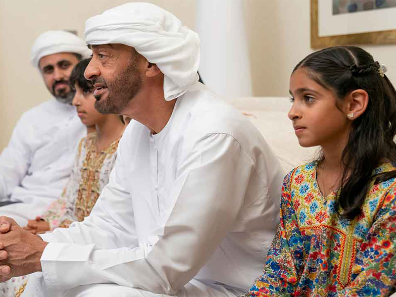 محمد بن زايد يدعو المواطنين والمقيمين إلى البقاء في منازلهم بعيد الفطر